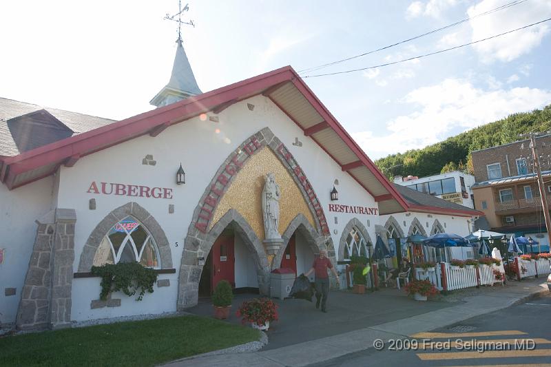 20090828_214709 D300.jpg - Restaurant, Sainte Anne de Beaupre.  Good party sandwiches!